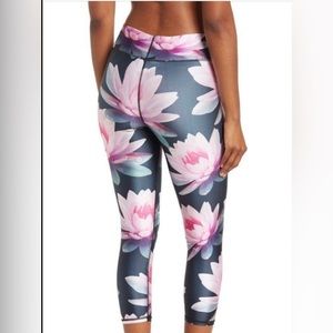 Terez Black, Pink, Green Floral Print Mid Rise Capri Leggings Size S.